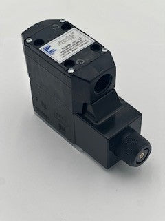 Valve, Hyd-SS- Cylinder HYD DIR VALVE SOLENOID PARKER VALVE W/PLUG-IN COIL 110VAC , Override with Boot, W/Light